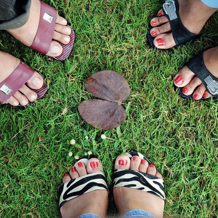 foots-73310_1280